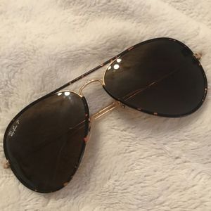Brown tortoise and gold Ray-ban aviators